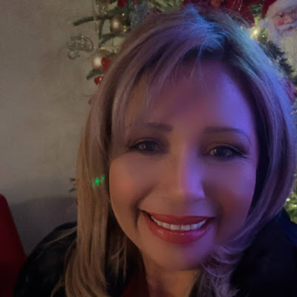 Profile Picture of Kathe Maireth (@kathemaireth) on Poshmark