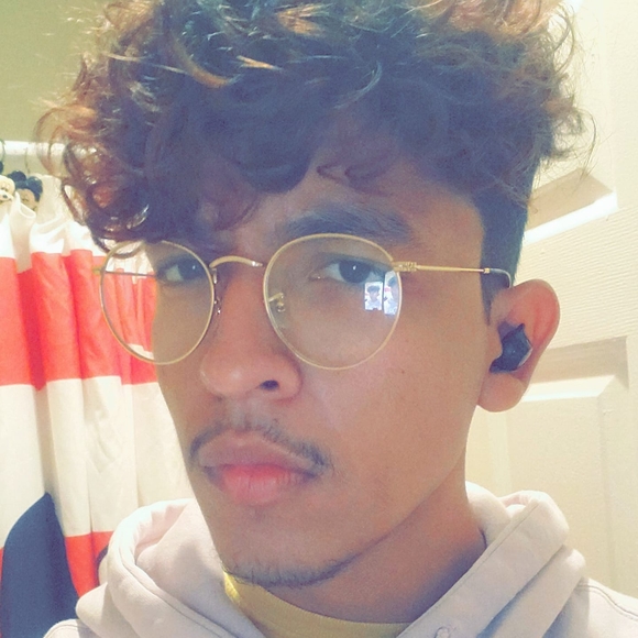 Profile Picture of Julio Campos (@julio7910) on Poshmark