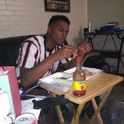 Profile Picture of Xavier Roberson (@darealzaemoney) on Twitter