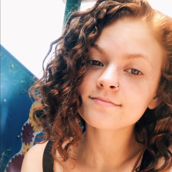 Profile Picture of Mikayla Zdeb (@mikayla_zdeb) on Poshmark