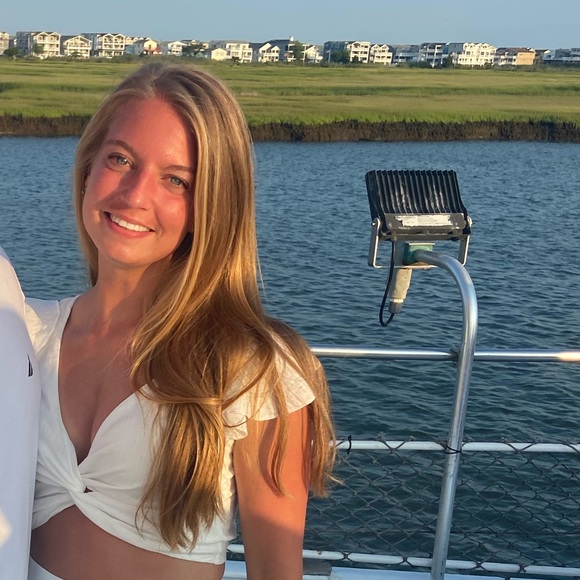 Profile Picture of Kristin Suckiel (@kesuckiel) on Poshmark