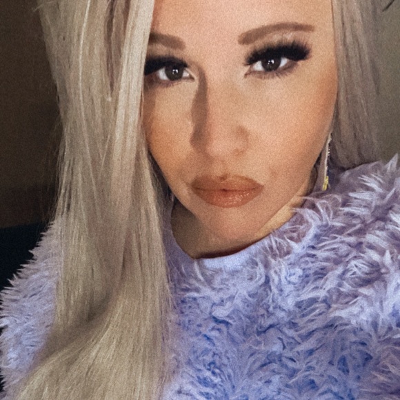 Profile Picture of Brittany Guillot (@bep0627) on Poshmark