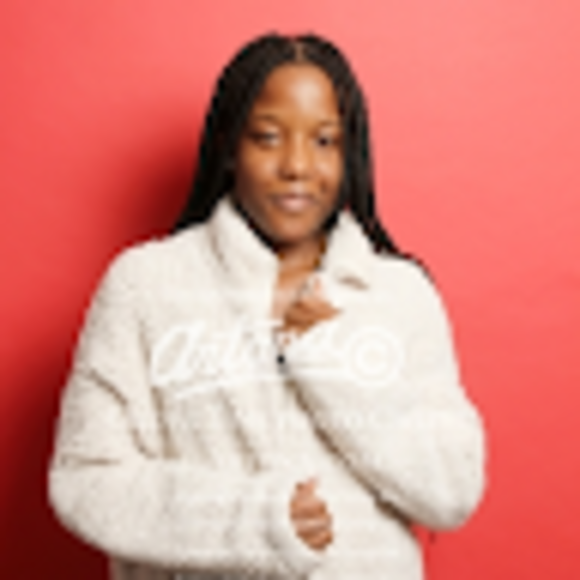 Profile Picture of Vivian Iloanusi (@vivianiloanusi) on Poshmark