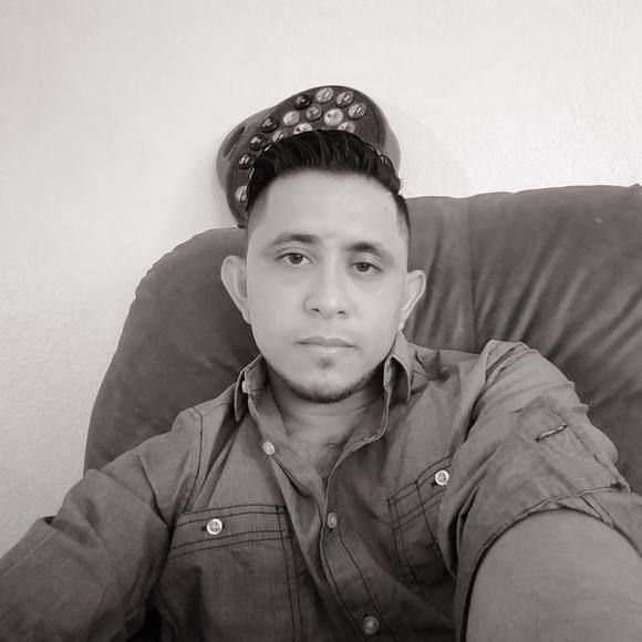 Profile Picture of Carlos Alas (@charlyalas7) on Poshmark