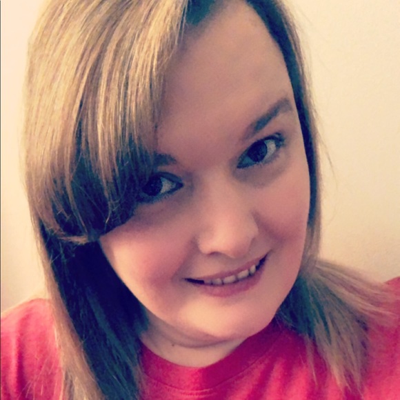 Profile Picture of Dawnette Millet (@dolphin1974) on Poshmark