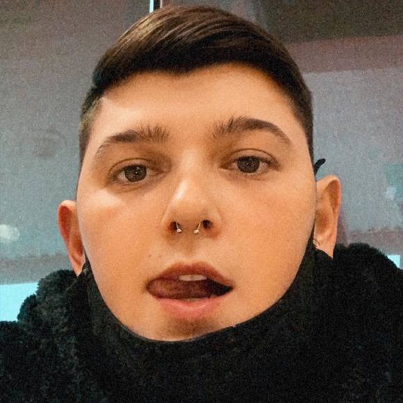 Profile Picture of Austin Stevison (@austinray218) on Poshmark