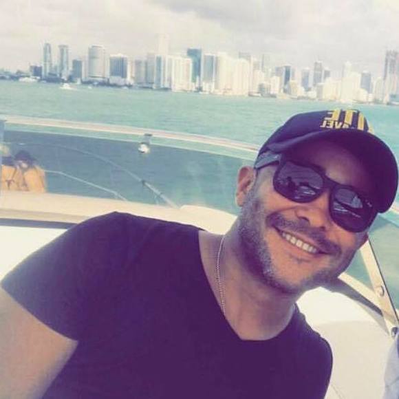 Profile Picture of Fernando Silva (@fernandezsilva) on Poshmark