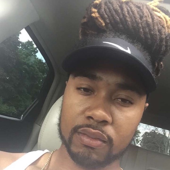 Profile Picture of Sam Tolliver (@artez22) on Poshmark