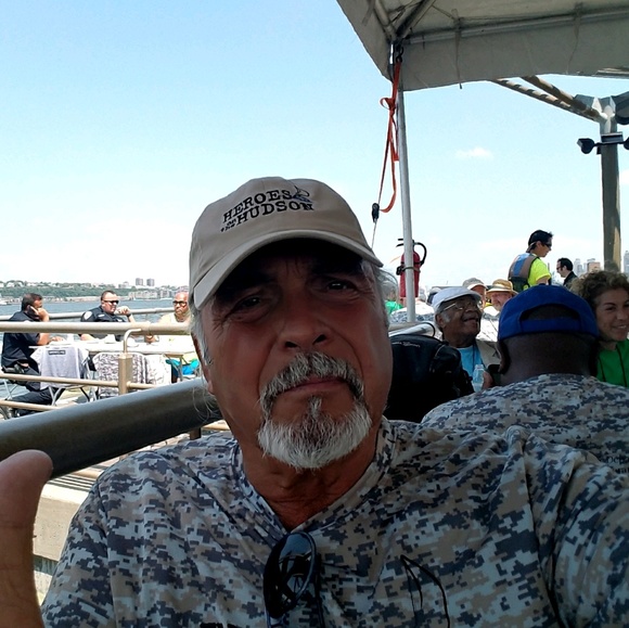 Profile Picture of Paul Lanman (@bargainbrat41) on Poshmark