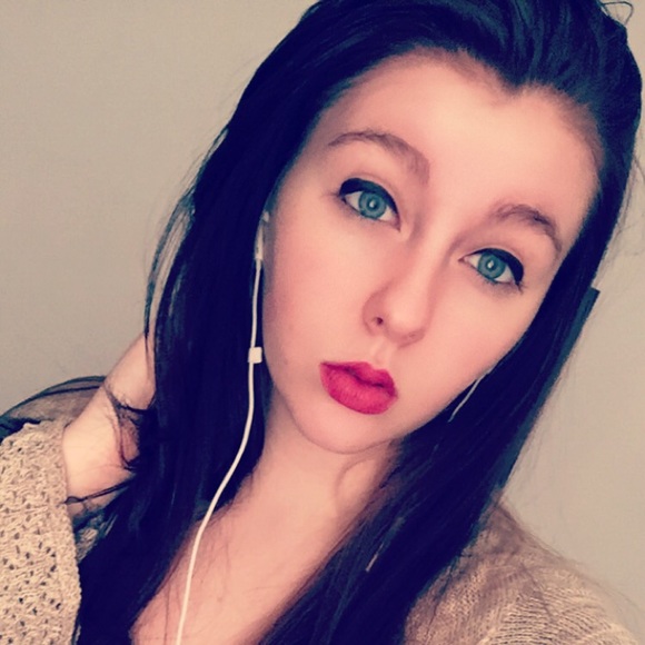 Profile Picture of Sam Jajkowski (@sammyjv21) on Poshmark