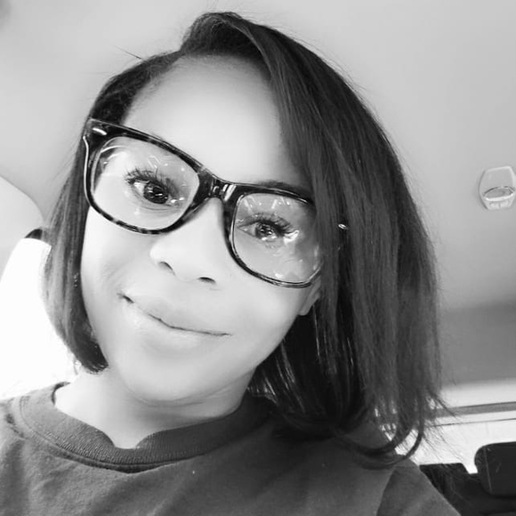 Profile Picture of Kay Manning (@kaymanning) on Poshmark
