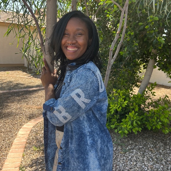 Profile Picture of Bria Schexnayder (@briaschexnayder) on Poshmark