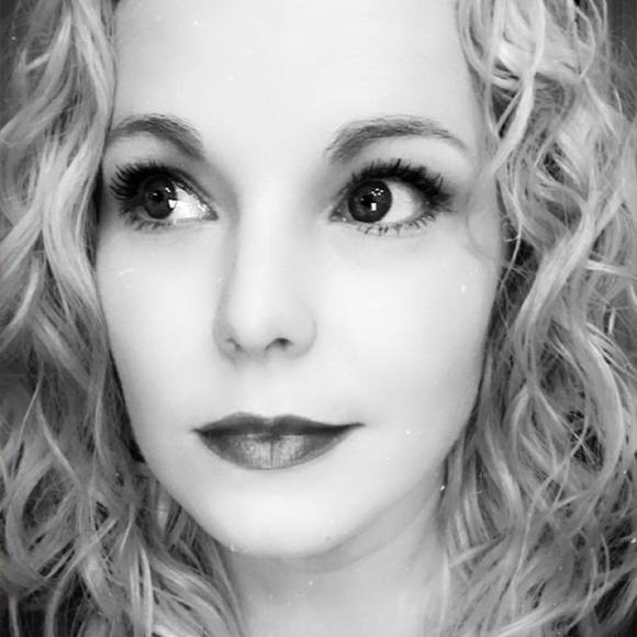 Profile Picture of Robyn Hodgson (@rh313) on Poshmark