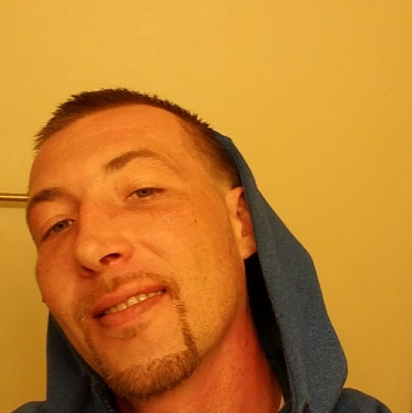 Profile Picture of Justin Baxter (@justinbaxter) on Poshmark