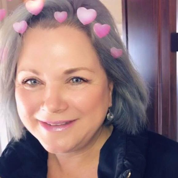 Profile Picture of Michelle Muellner (@muellnerco) on Poshmark