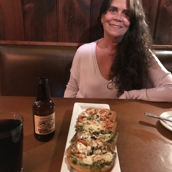 Profile Picture of Deborah Benoit (@100164dj) on Poshmark