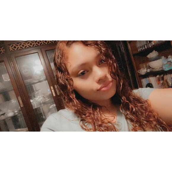 Profile Picture of Yazmily Crouse (@yazzy514) on Poshmark