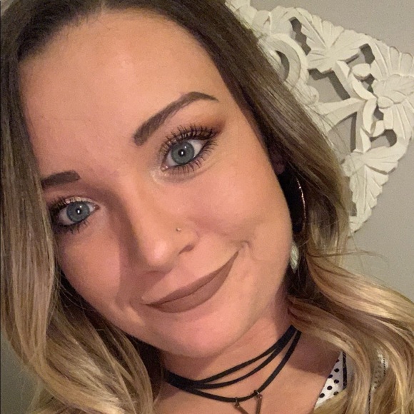 Profile Picture of Savanah Harbach (@sharbach) on Poshmark