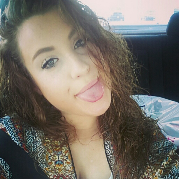 Profile Picture of Emily Addison (@emily206552) on Poshmark