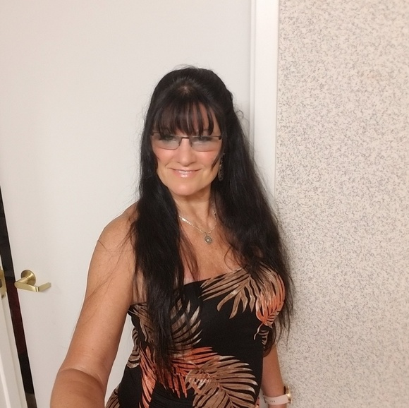 Profile Picture of Robin Branham (@robinbranham) on Poshmark