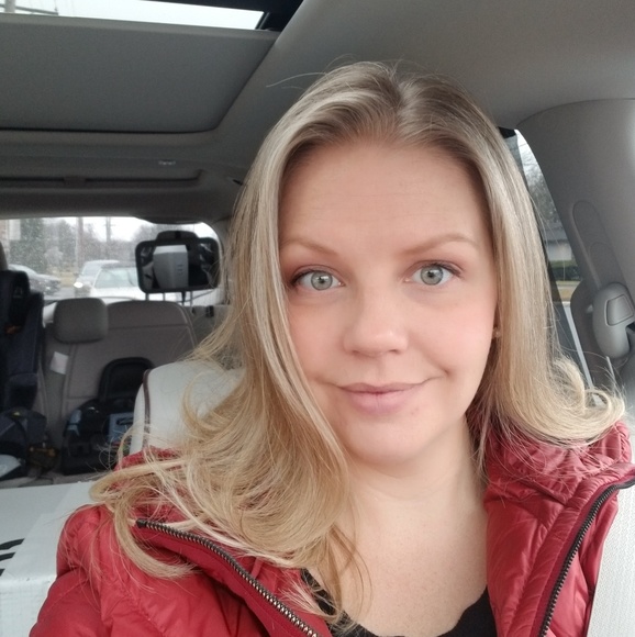 Profile Picture of Kimberly Hollender (@lovkm2) on Poshmark