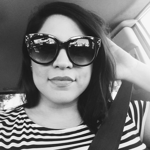 Profile Picture of Monique Rios (@conitos3) on Poshmark