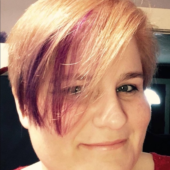 Profile Picture of Jessica Mackner (@jessbrat) on Poshmark