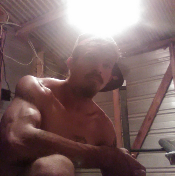 Profile Picture of Dustin Hoggle (@dustinhoggle) on Poshmark