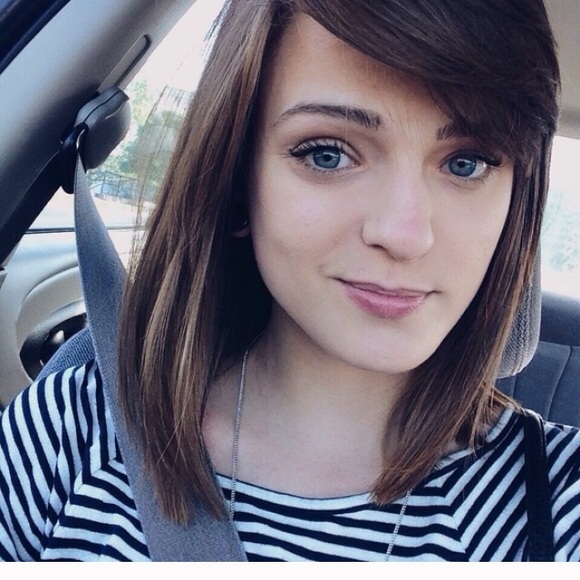 Profile Picture of Amanda Land (@amndasland) on Poshmark