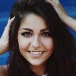 andrea russett - Instagram Profile Picture of andrea russett (@andrearussettfam) on Instagram
