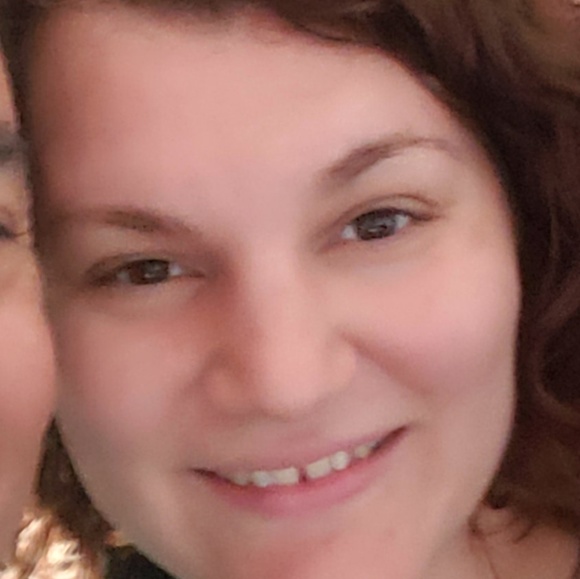 Profile Picture of Jennifer Gouge (@jmgouge24) on Poshmark