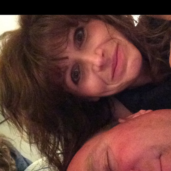 Profile Picture of Renee Kehlet (@gluegunfun) on Poshmark