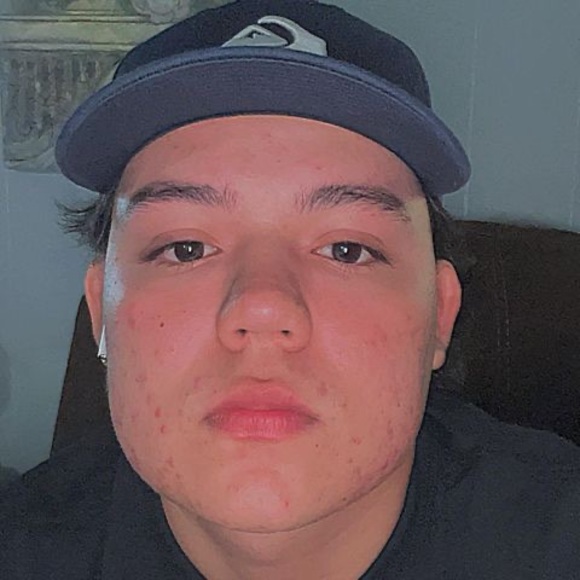 Profile Picture of Aaron Rosa (@aaronrosa999) on Poshmark