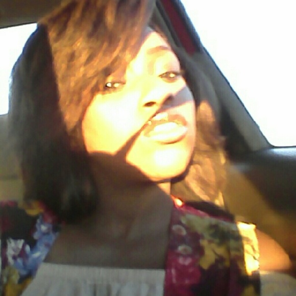 Profile Picture of Arielle Haggard (@queenoflibra) on Poshmark