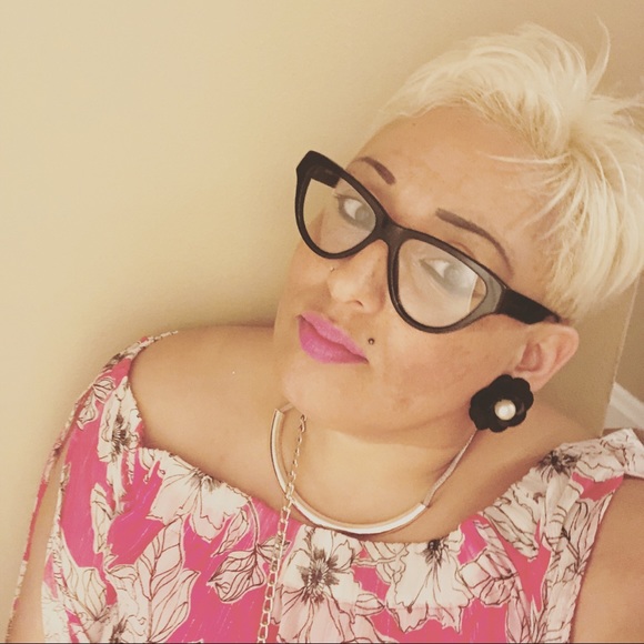 Profile Picture of Iris Pacheco (@fashion_nista73) on Poshmark