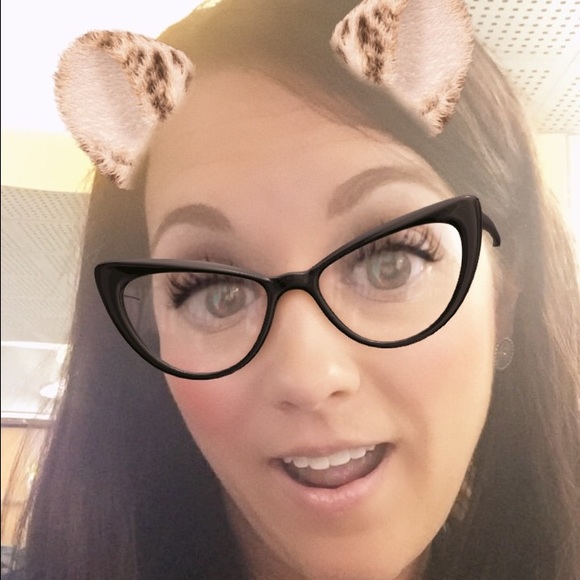 Profile Picture of Denise Faires (@dfaires2010) on Poshmark