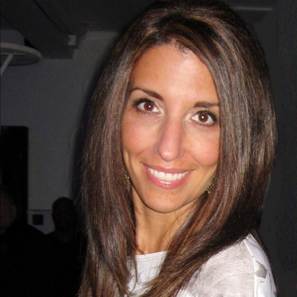 Laura Barks - Poshmark Profile Picture of Laura Barks (@laurabarks) on Poshmark