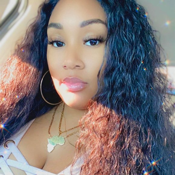 Profile Picture of Samiena Gatson (@samienagatson) on Poshmark