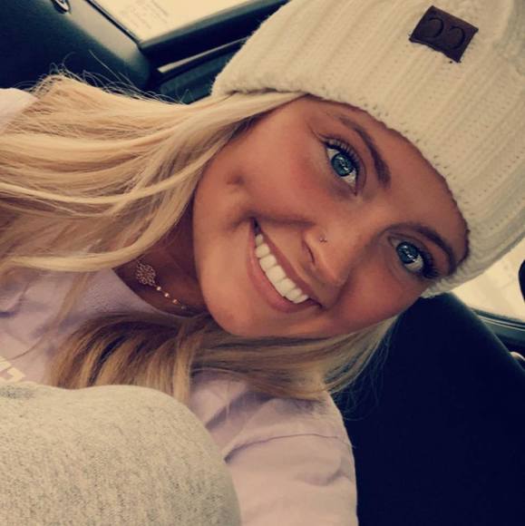 Profile Picture of Isabelle Schneider (@gypsyrose354) on Poshmark