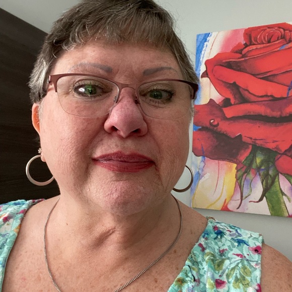 Profile Picture of Catherine Weitzel (@kfeemama) on Poshmark