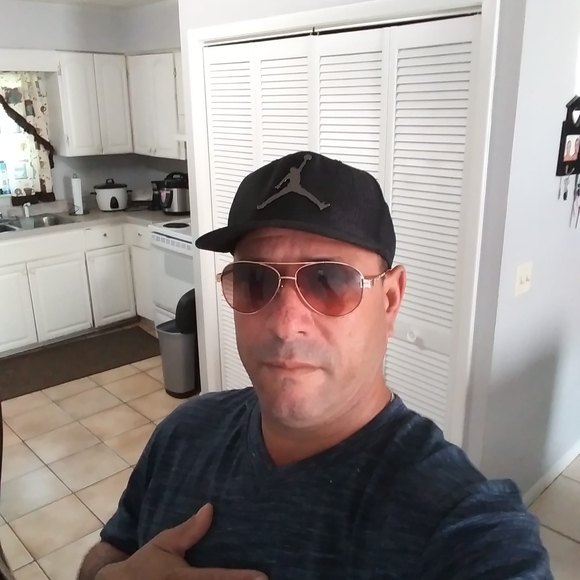 Profile Picture of Rafael Paneque (@rafaelpaneque4) on Poshmark