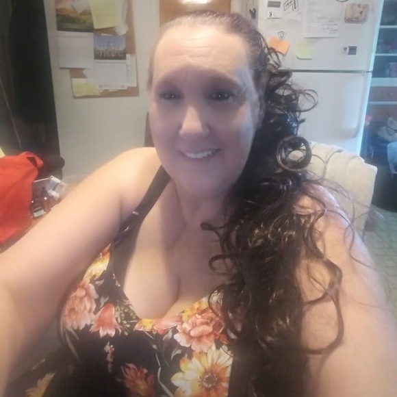 Profile Picture of Heidi Cutler (@heidicutler) on Poshmark