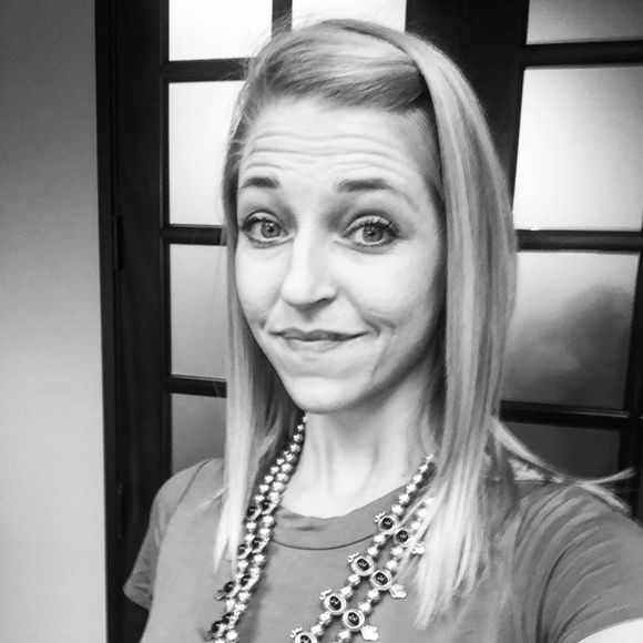 Profile Picture of Laura Brozovich (@lbrozovich) on Poshmark