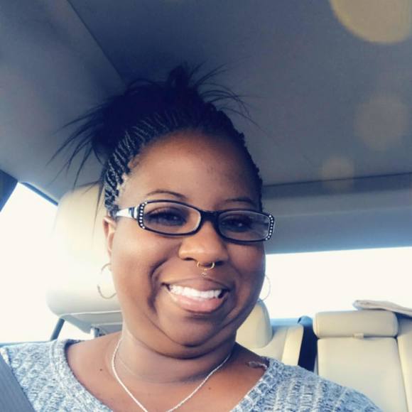 Profile Picture of Detreniaburns Snowden (@treniads) on Poshmark