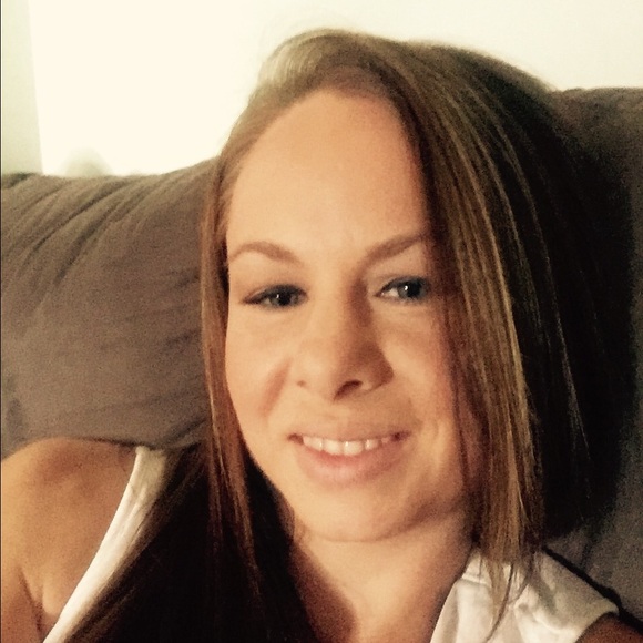 Profile Picture of Noelle Burchinal (@oxalis99) on Poshmark