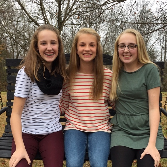 Profile Picture of Kate Everett (@kate_everett1) on Poshmark