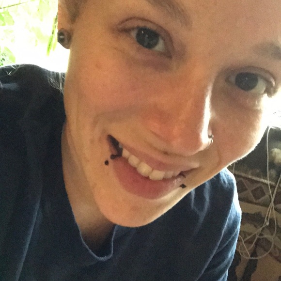 Profile Picture of Alexandria Edmonds (@a_edmonds227) on Poshmark