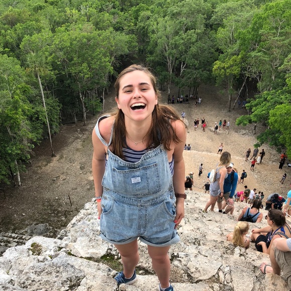 Profile Picture of Carly rose Bidner (@itscarlyyyy) on Poshmark