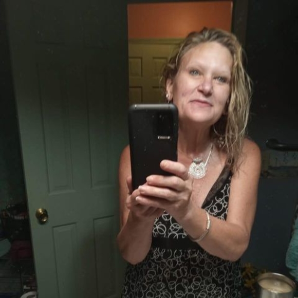 Profile Picture of Stephani Parzych (@schuckparzych) on Poshmark