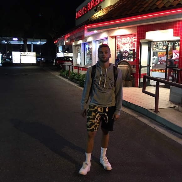 Profile Picture of Andrew Schau (@drewsky_15) on Poshmark